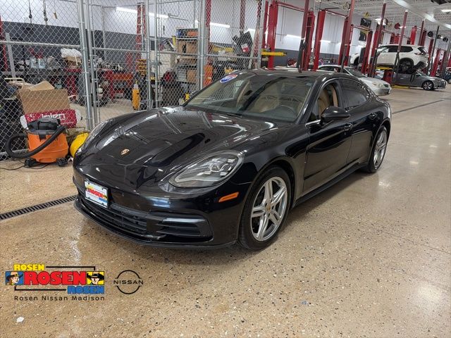 2017 Porsche Panamera 4's photo