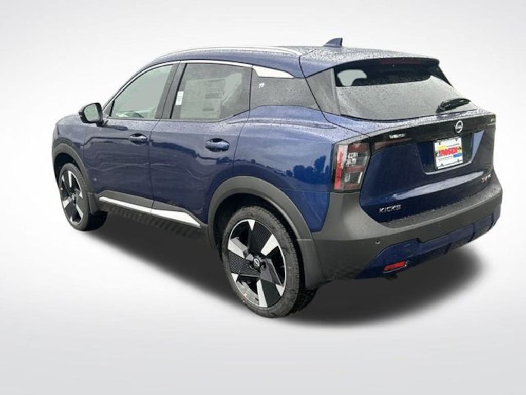 New 2025 Nissan Kicks SR SUV