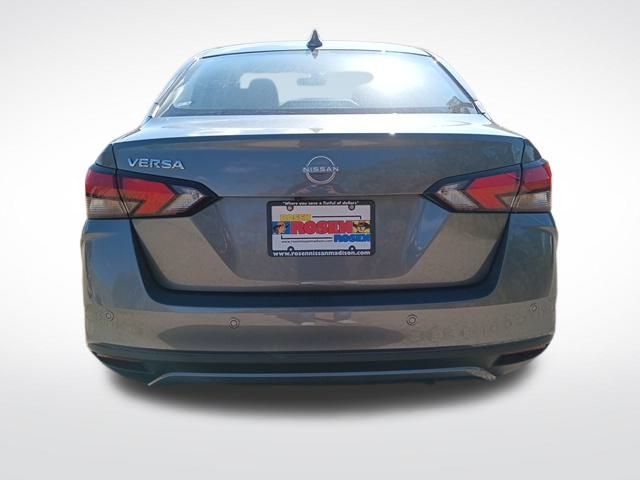 2025 Nissan Versa 1.6 SV photo 4