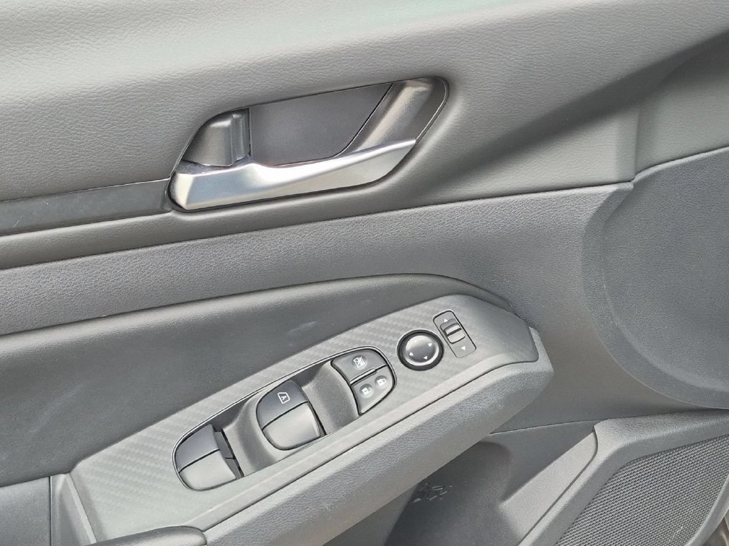 2025 Nissan Altima SV - Photo 13