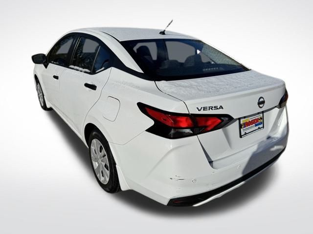 2021 Nissan Versa 1.6 S photo 3