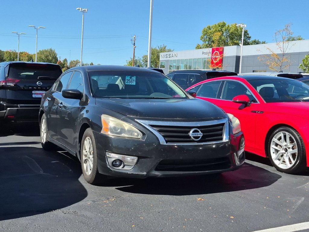 Used 2014 Nissan Altima S with VIN 1N4AL3AP4EC296659 for sale in Madison, WI