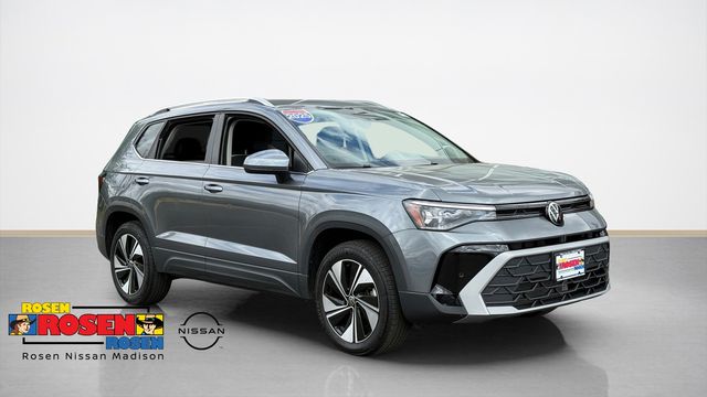 2025 Volkswagen Taos 1.5T SE 4Motion's photo