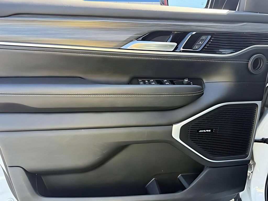 2023 Jeep Wagoneer Series III - Photo 12
