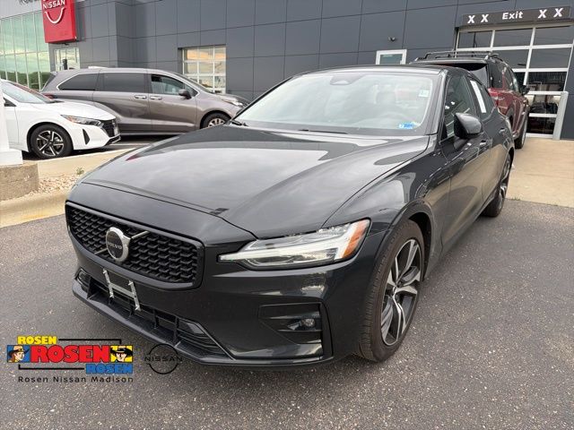 2025 Volvo S60 B5 Plus Dark AWD's photo