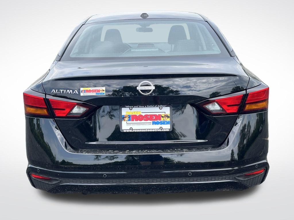 2025 Nissan Altima SV photo 4