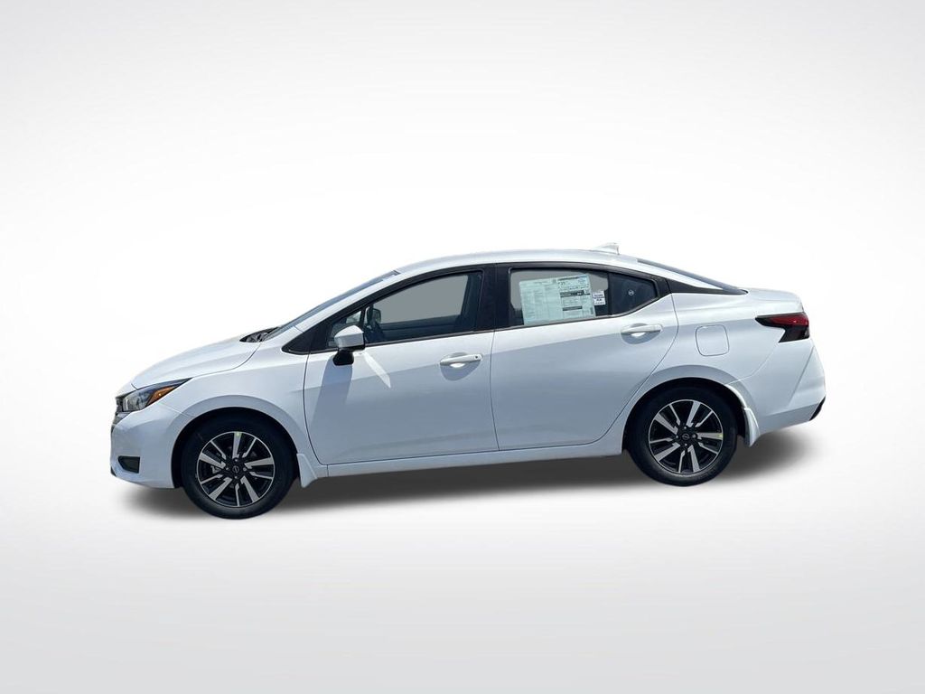 2025 Nissan Versa 1.6 SV photo 2