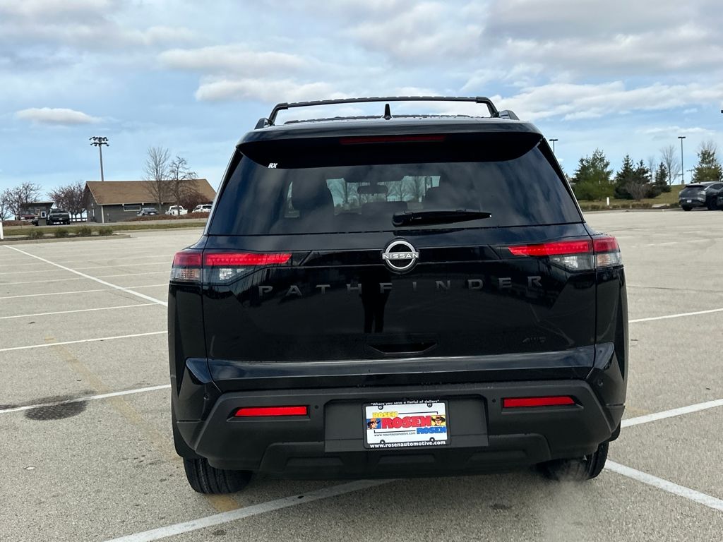 2025 Nissan Pathfinder SV photo 2