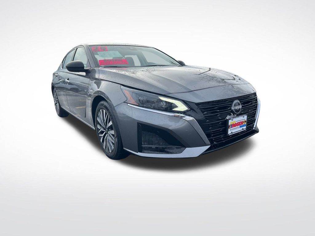 2024 Nissan Altima 2.5 SV photo 3