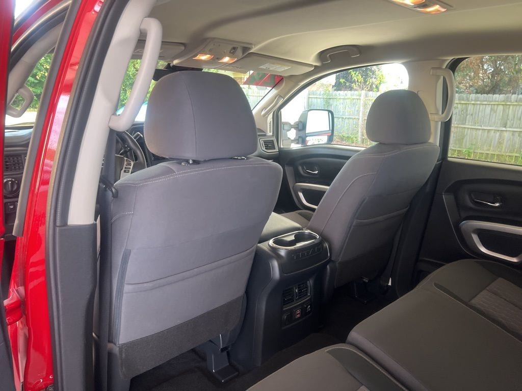 2024 Nissan Titan SV photo 2