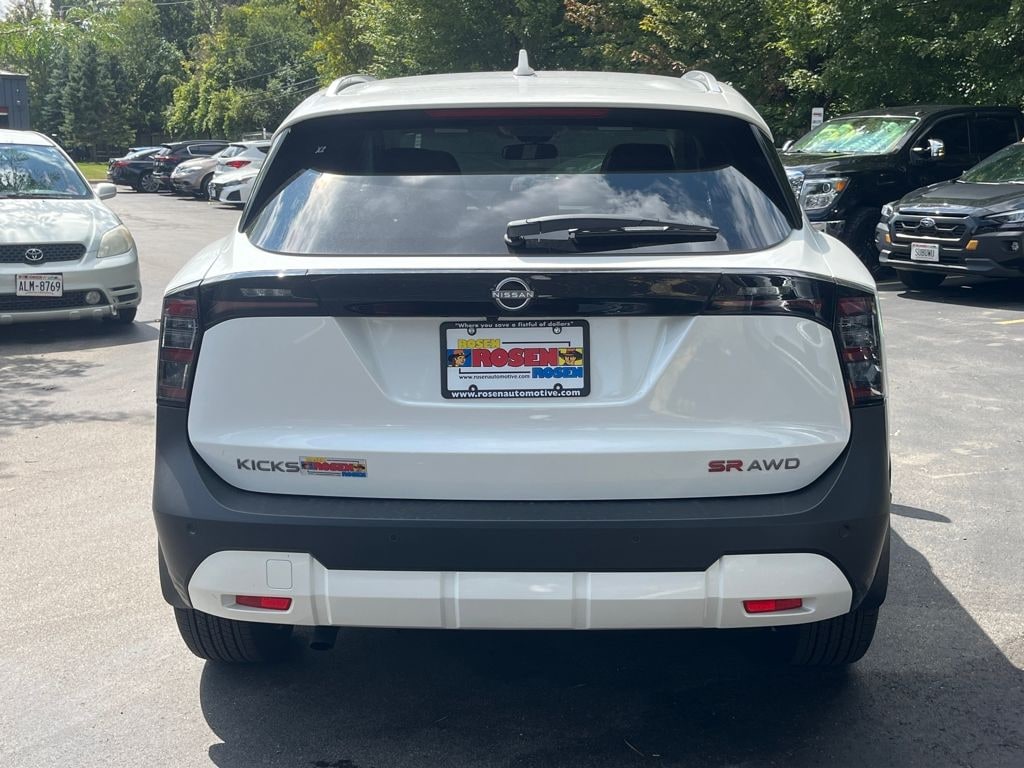 New 2025 Nissan Kicks SR SUV