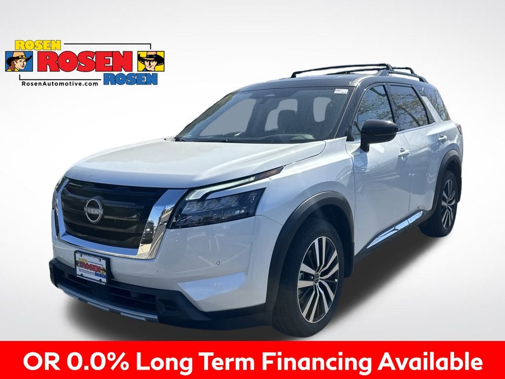 2025 Nissan Pathfinder Platinum's photo