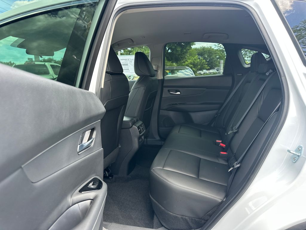 2025 Nissan Murano SV - Photo 13