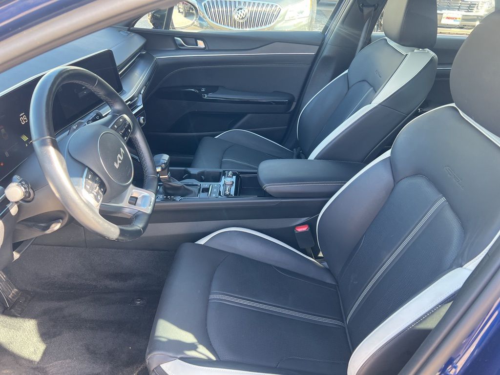 2025 Kia K5 GT-Line photo 4