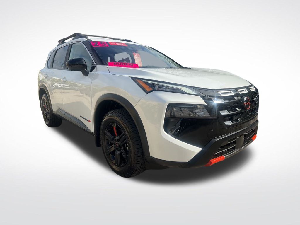2025 Nissan Rogue SV photo 3