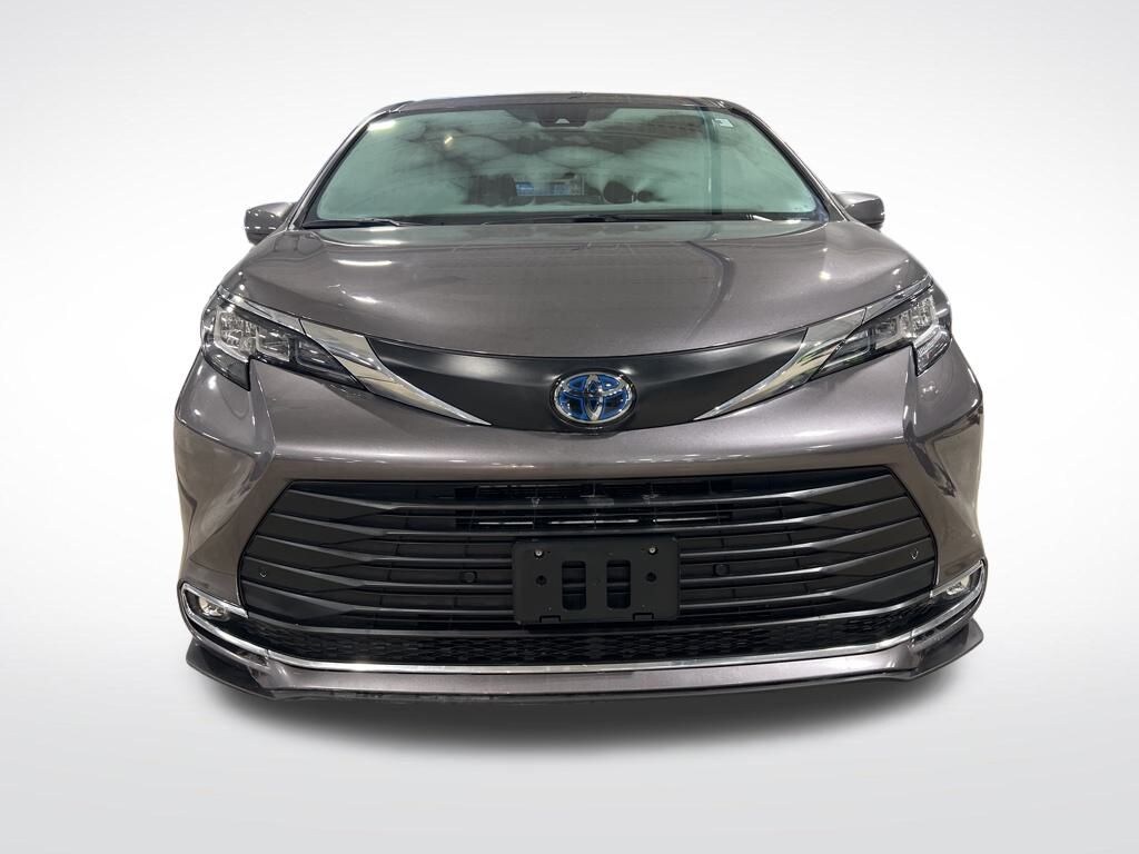 Used 2022 Toyota Sienna XLE Van Passenger Van
