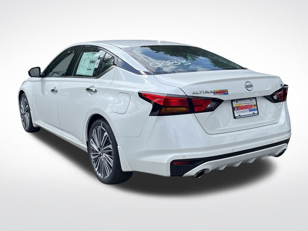 2025 Nissan Altima SL photo 3