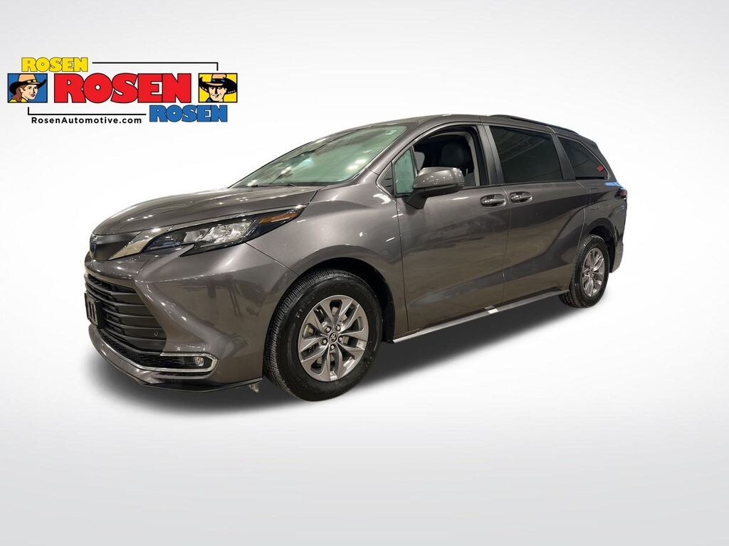 Used 2022 Toyota Sienna XLE Van Passenger Van
