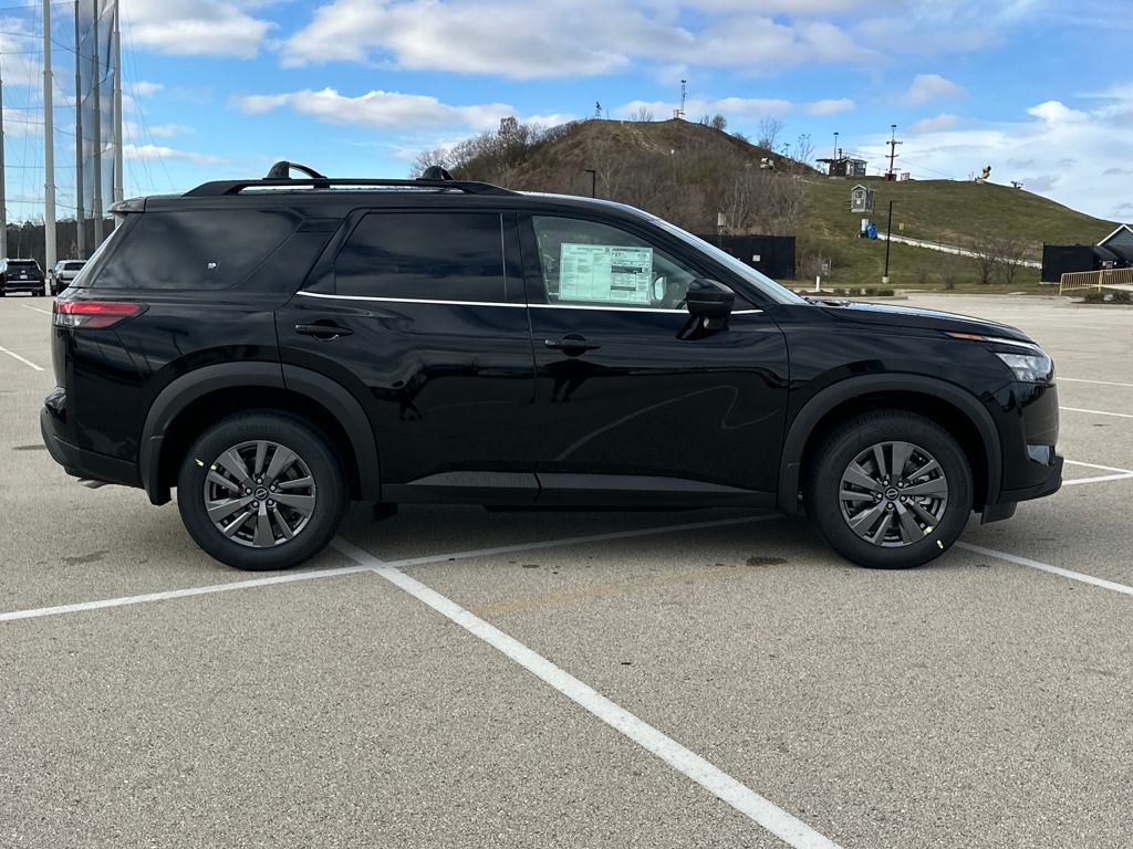 2025 Nissan Pathfinder SV photo 4