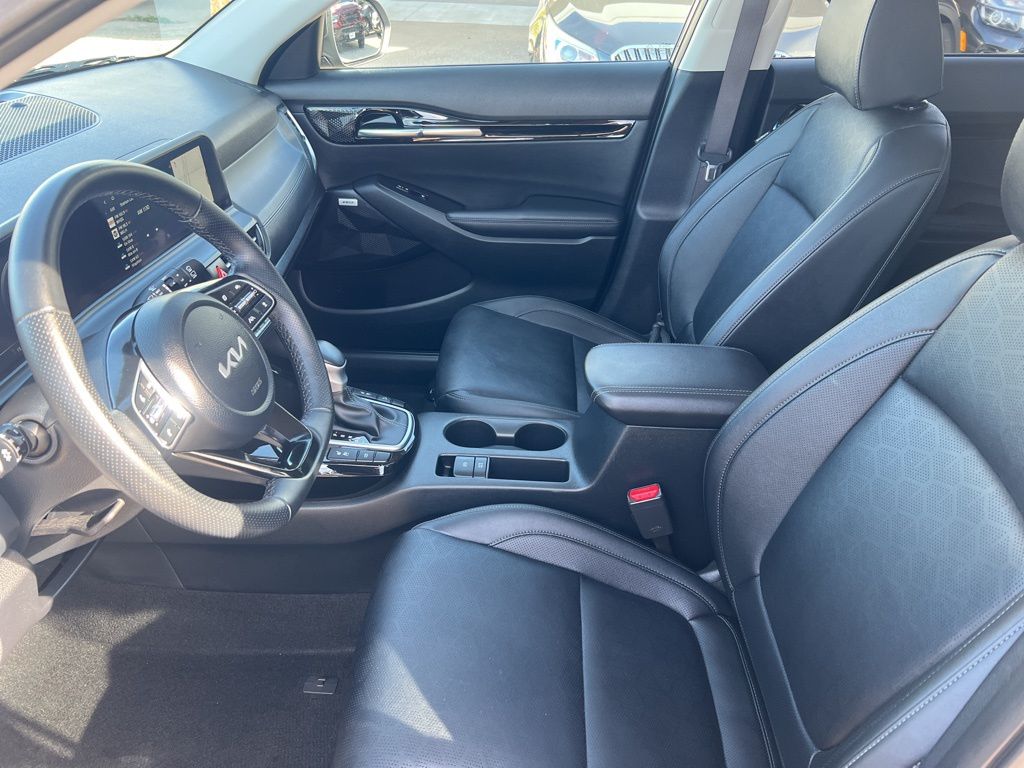2024 Kia Seltos SX photo 2