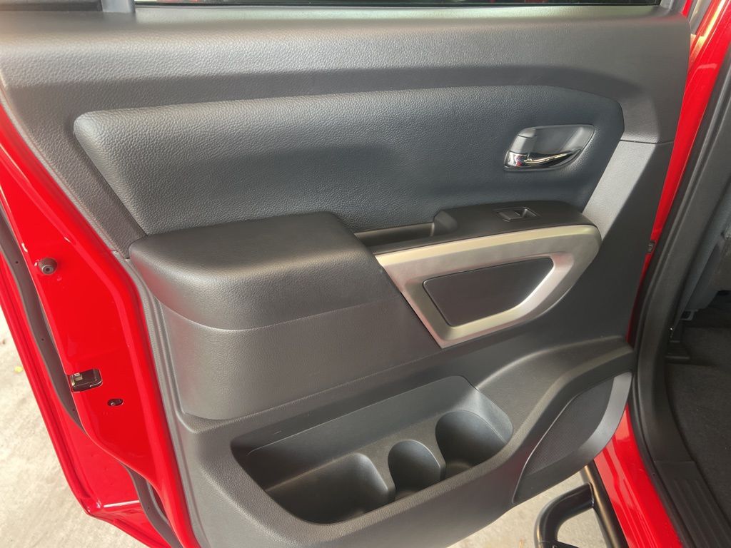 2024 Nissan Titan SV photo 3