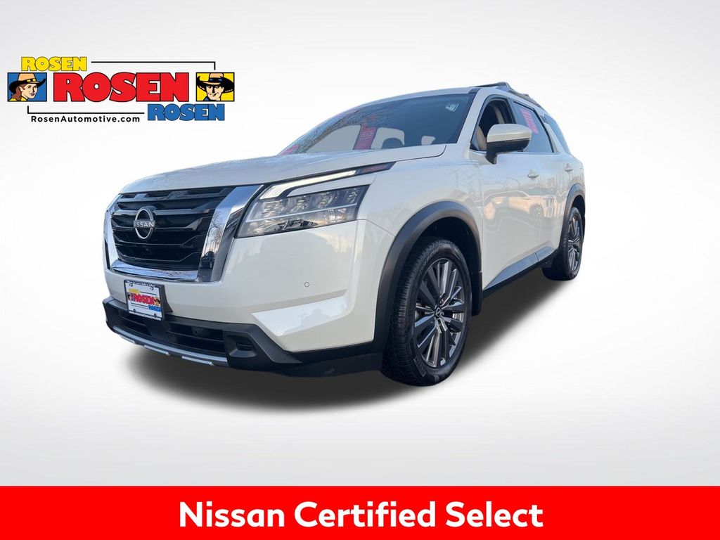 2023 Nissan Pathfinder SL's photo