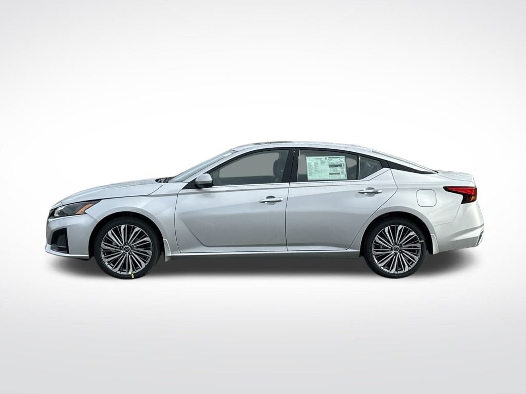 2025 Nissan Altima SL photo 2