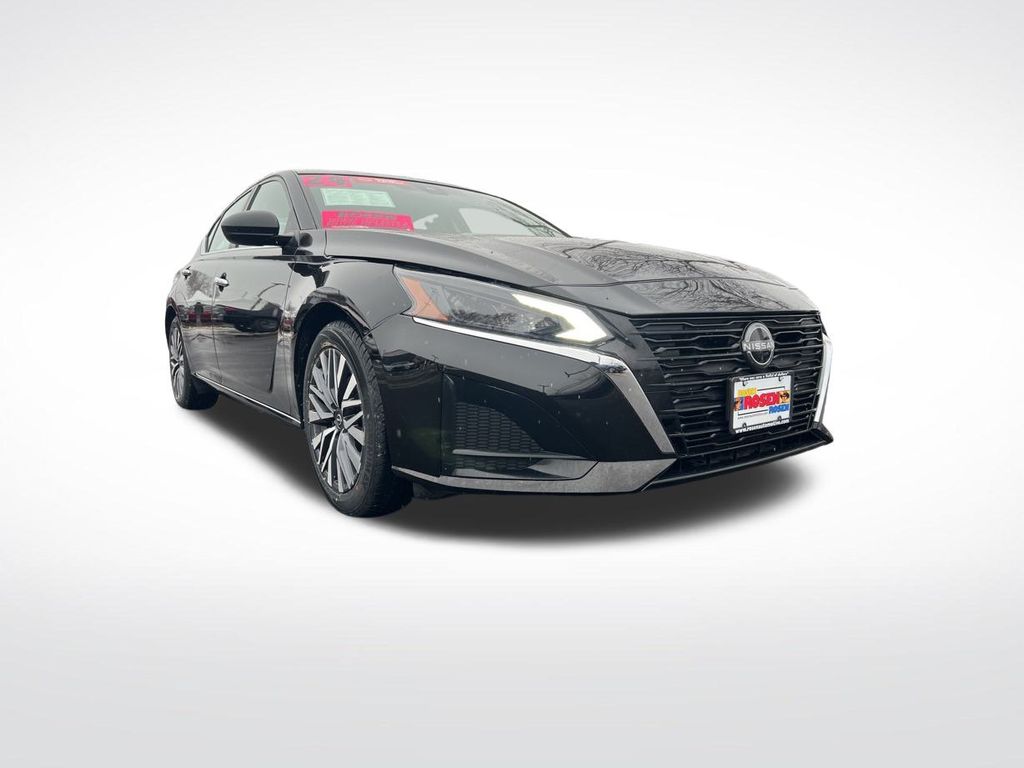 2024 Nissan Altima 2.5 SV photo 3