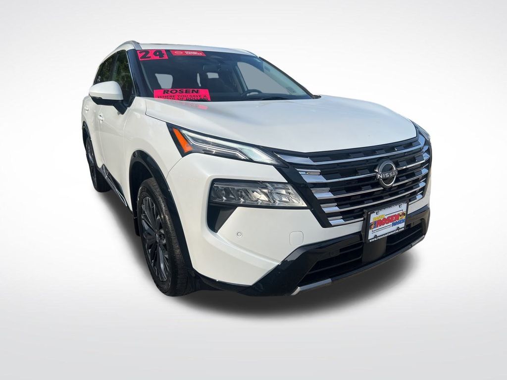 2024 Nissan Rogue Platinum photo 3