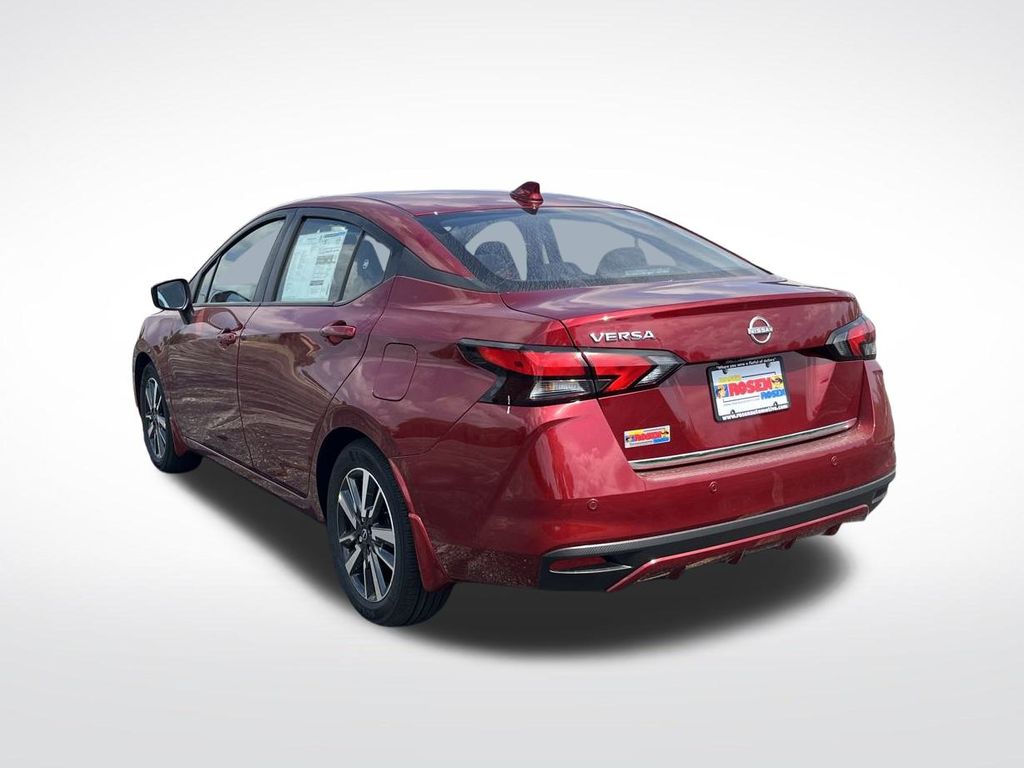 2025 Nissan Versa 1.6 SV photo 3