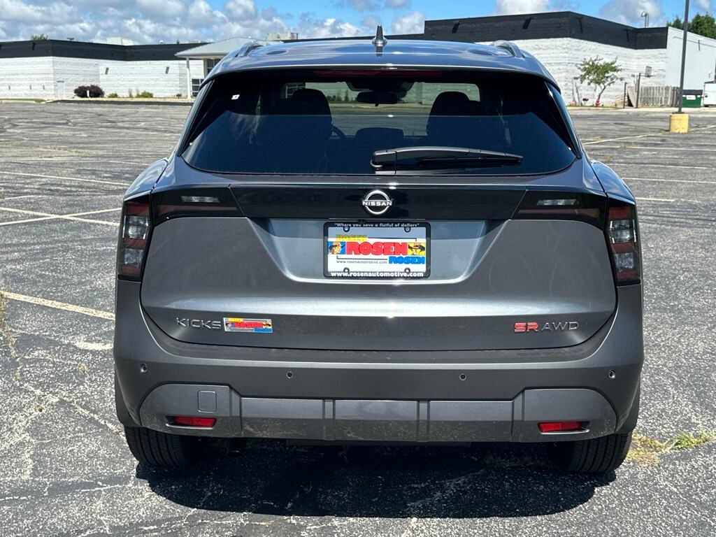 New 2025 Nissan Kicks SR SUV