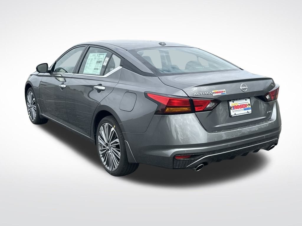 New 2025 Nissan Altima SL Sedan