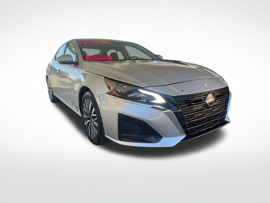 2023 Nissan Altima 2.5 SV photo 3