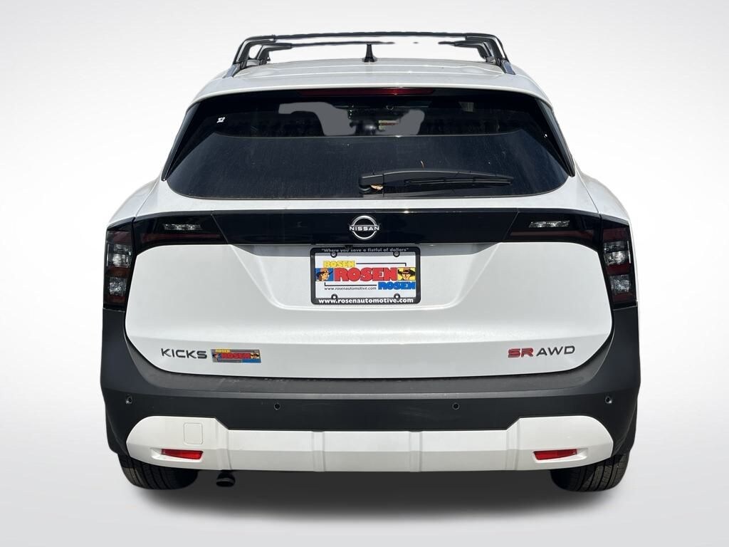 New 2026 Nissan Kicks SR SUV