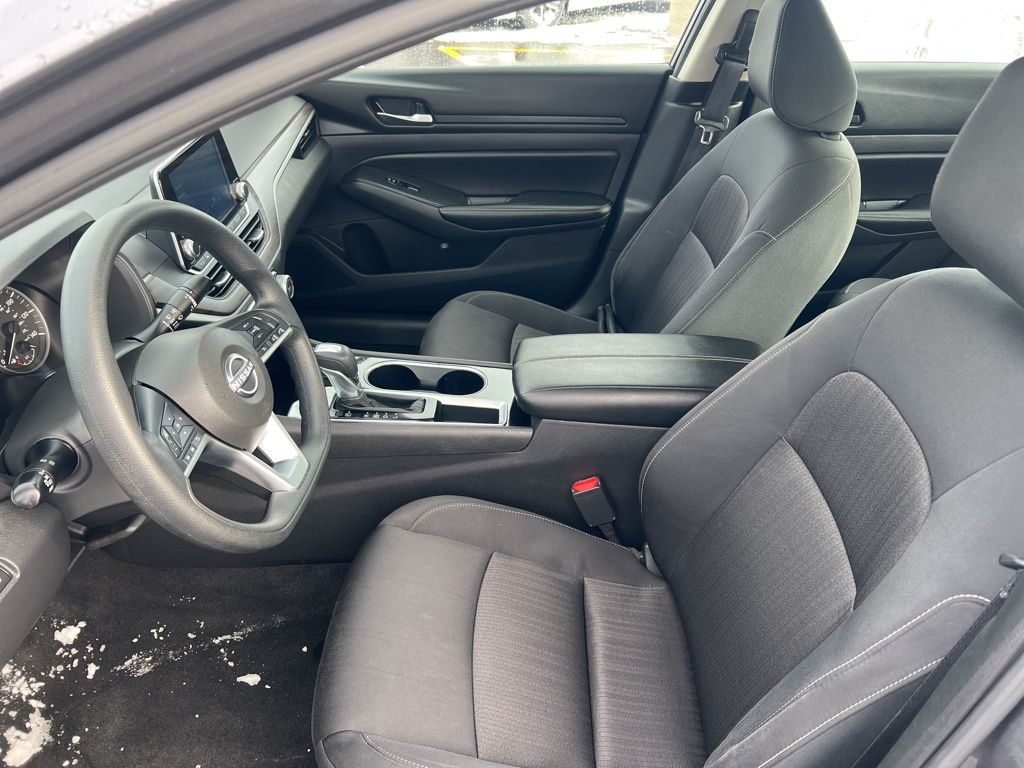 2024 Nissan Altima 2.5 SV photo 4