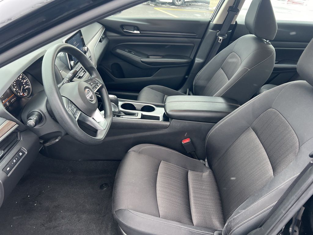 2024 Nissan Altima 2.5 SV photo 4
