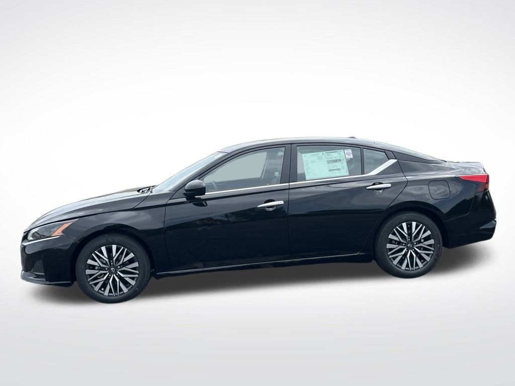 2025 Nissan Altima SV photo 2