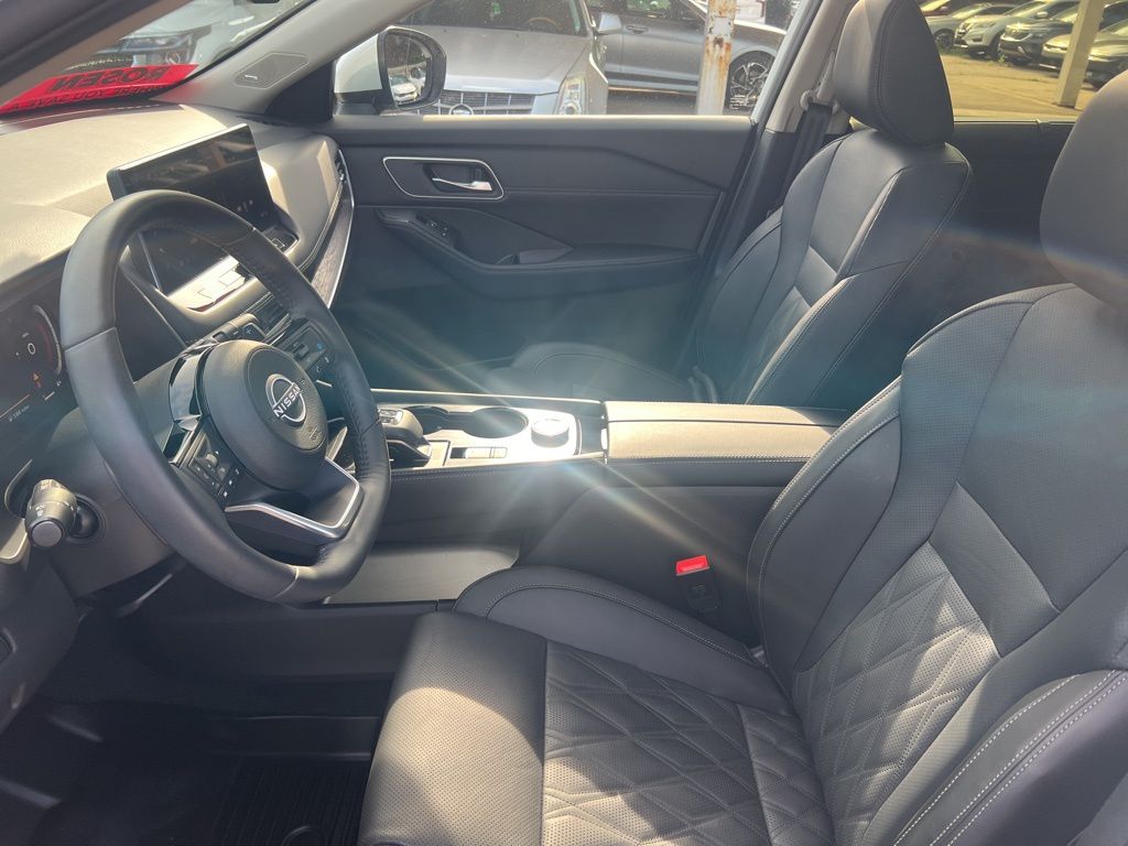 2024 Nissan Rogue Platinum photo 4