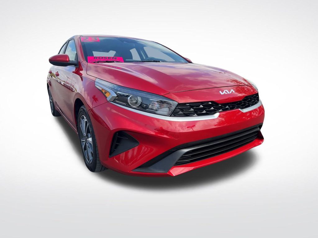 2023 Kia Forte LXS photo 3