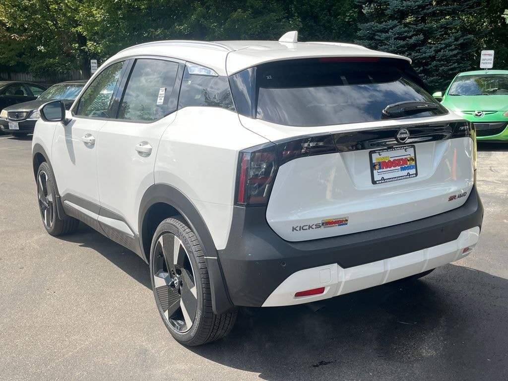 New 2025 Nissan Kicks SR SUV