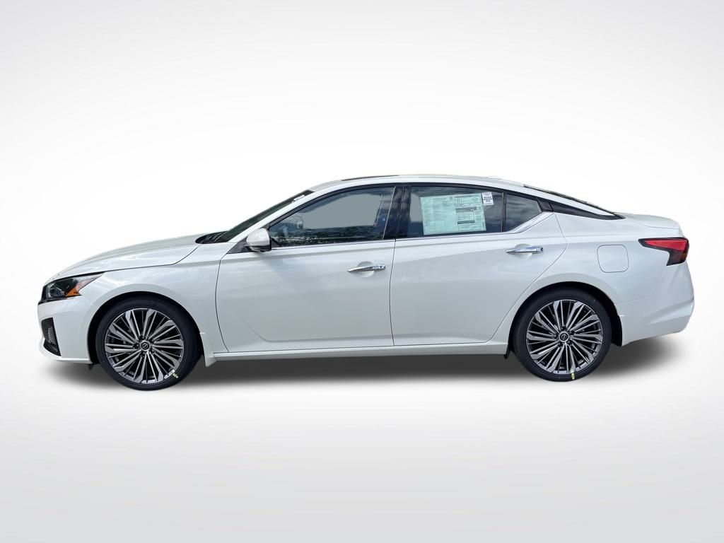 New 2025 Nissan Altima SL Sedan