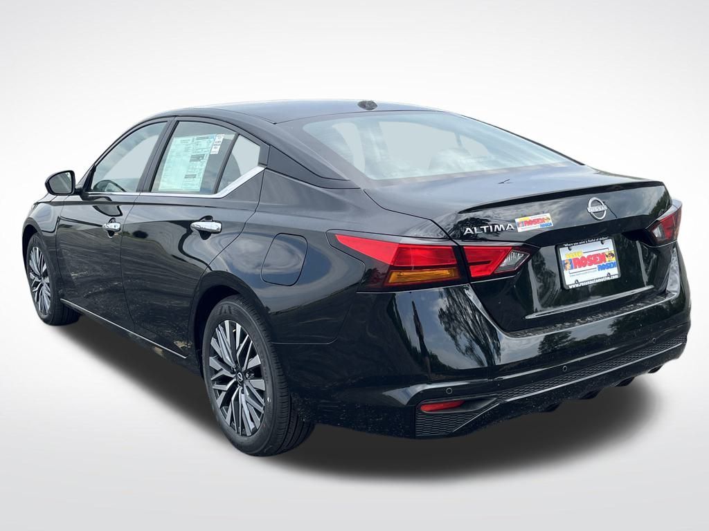 2025 Nissan Altima SV photo 3