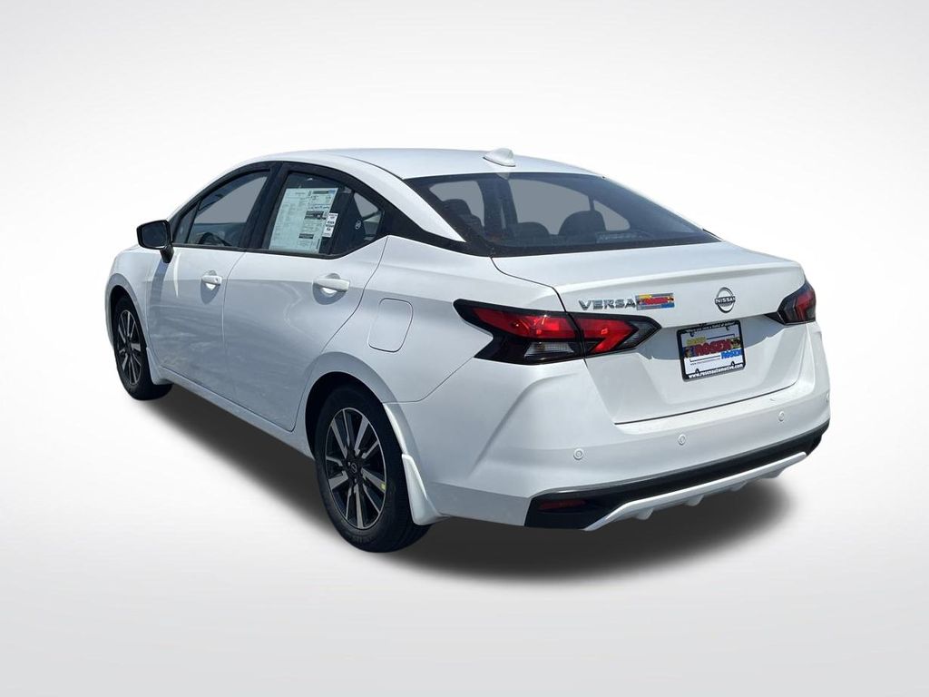 2025 Nissan Versa 1.6 SV photo 3