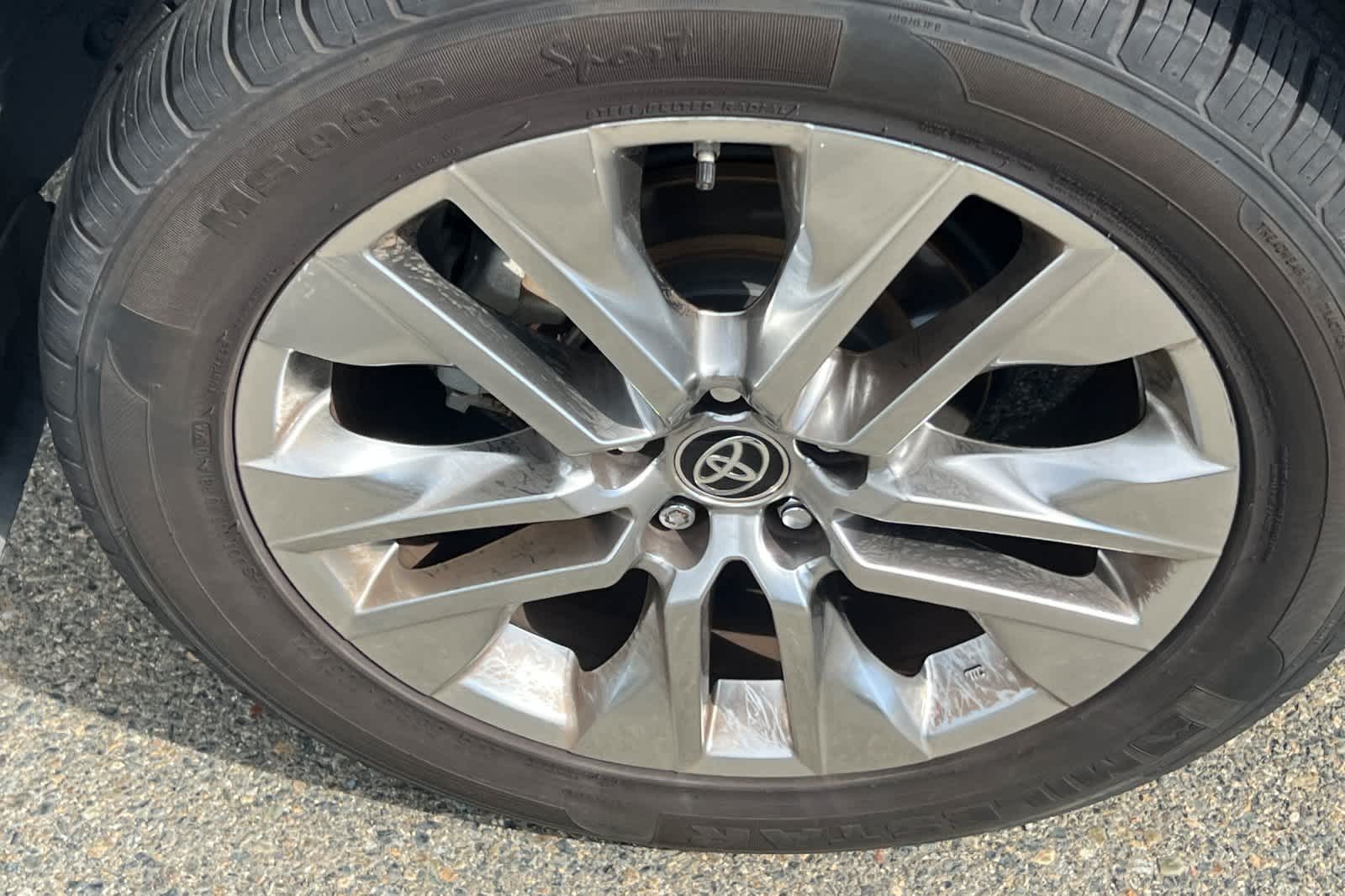 Thumbnail: 2019 Toyota RAV4 - 17