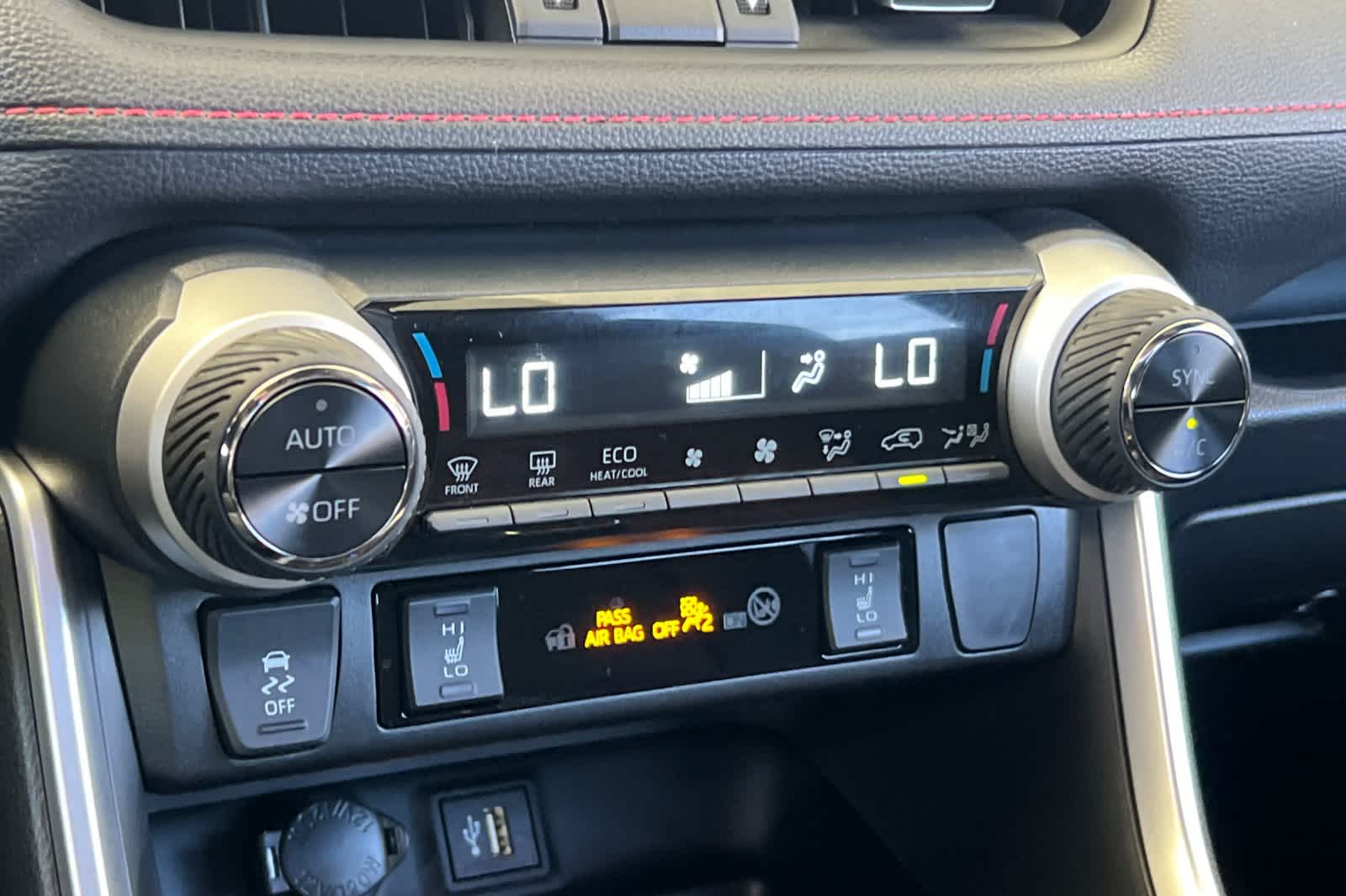 2025 Toyota RAV4 XSE 22