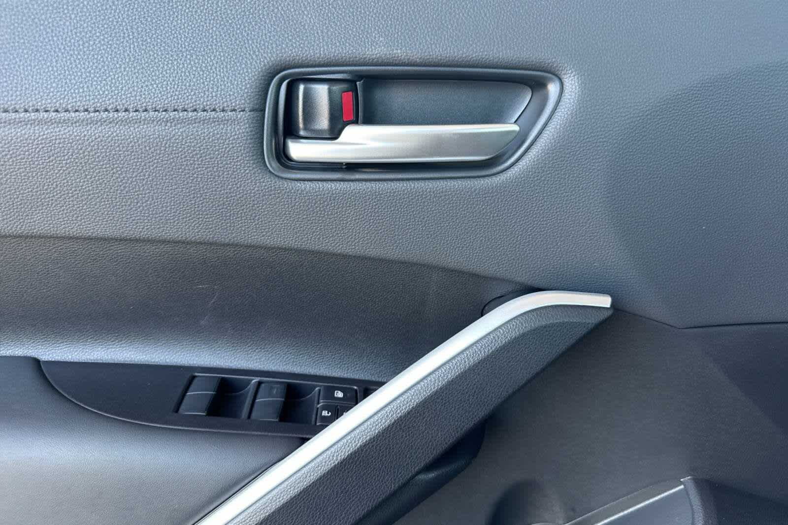 2025 Toyota Corolla Cross XSE 12