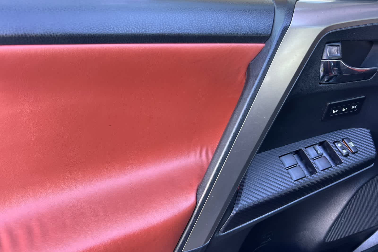 Thumbnail: 2015 Toyota RAV4 - 12