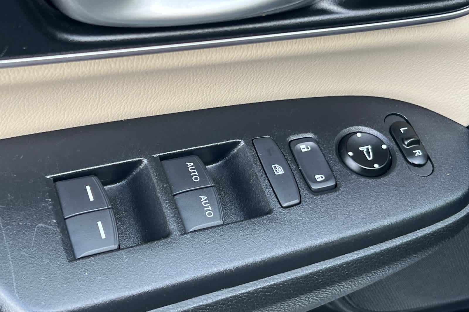 Thumbnail: 2017 Honda CR-V - 13