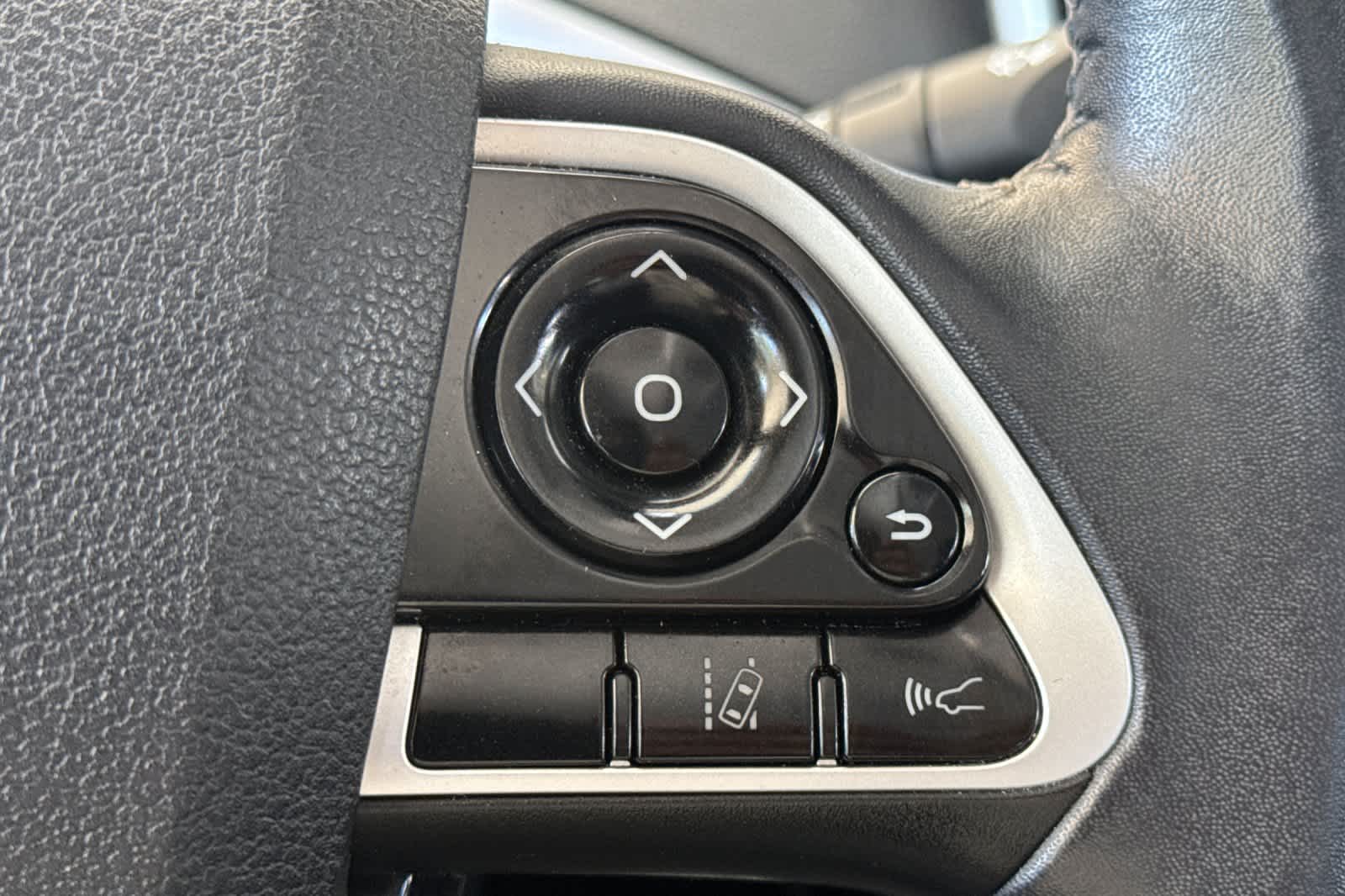 Thumbnail: 2016 Toyota Mirai - 26