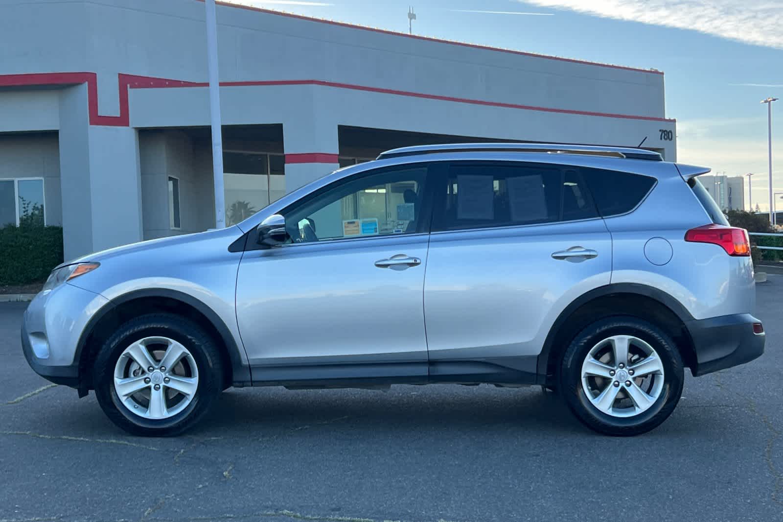 Thumbnail: 2013 Toyota RAV4 - 9